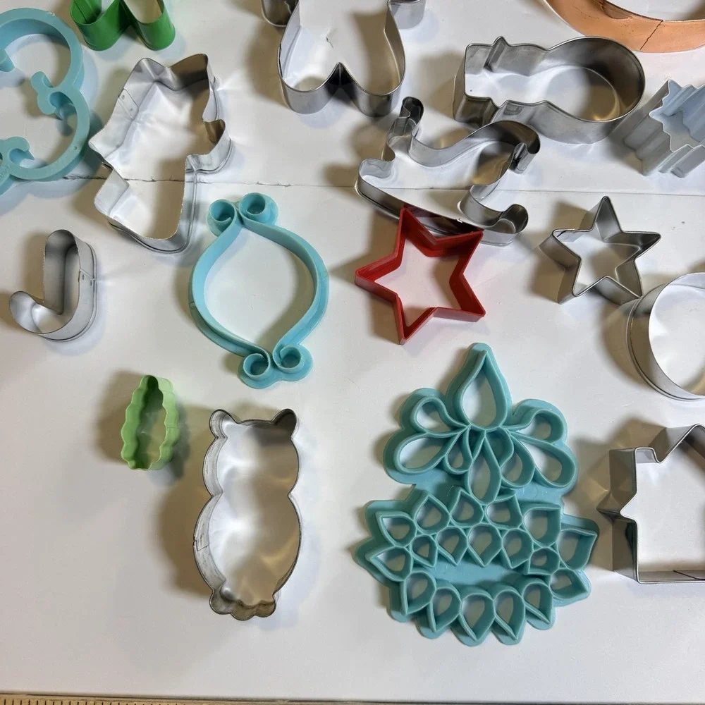 Vintage Cookie Cutters Lot of over 50 Aluminum & Plastic Various Shapes‎